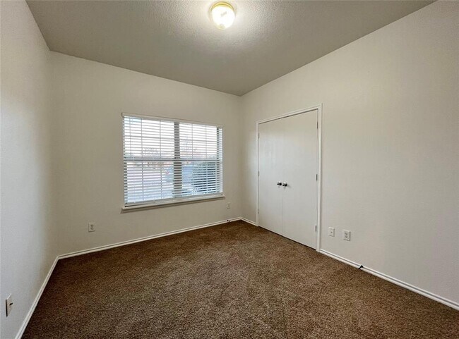 Building Photo - 703 Donny Brook Dr