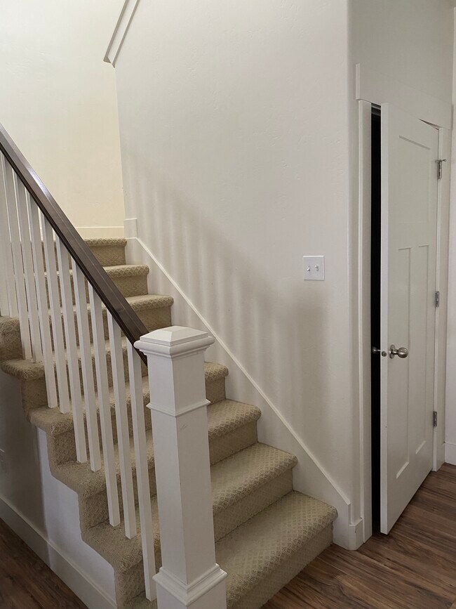 Building Photo - 238 E 370 N