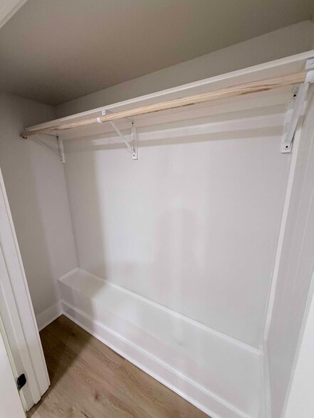 Building Photo - 414 12th St SE