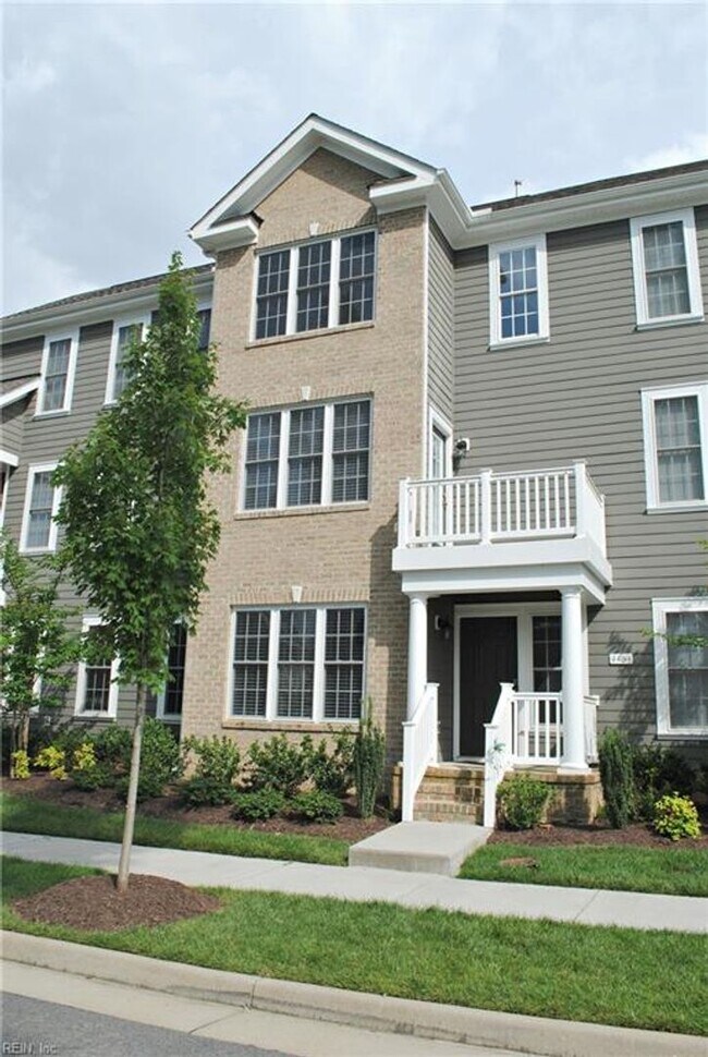 Building Photo - New Town