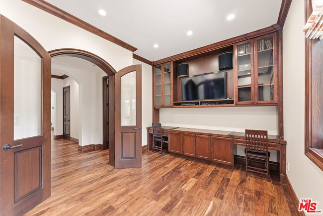 Building Photo - 2108 San Ysidro Dr