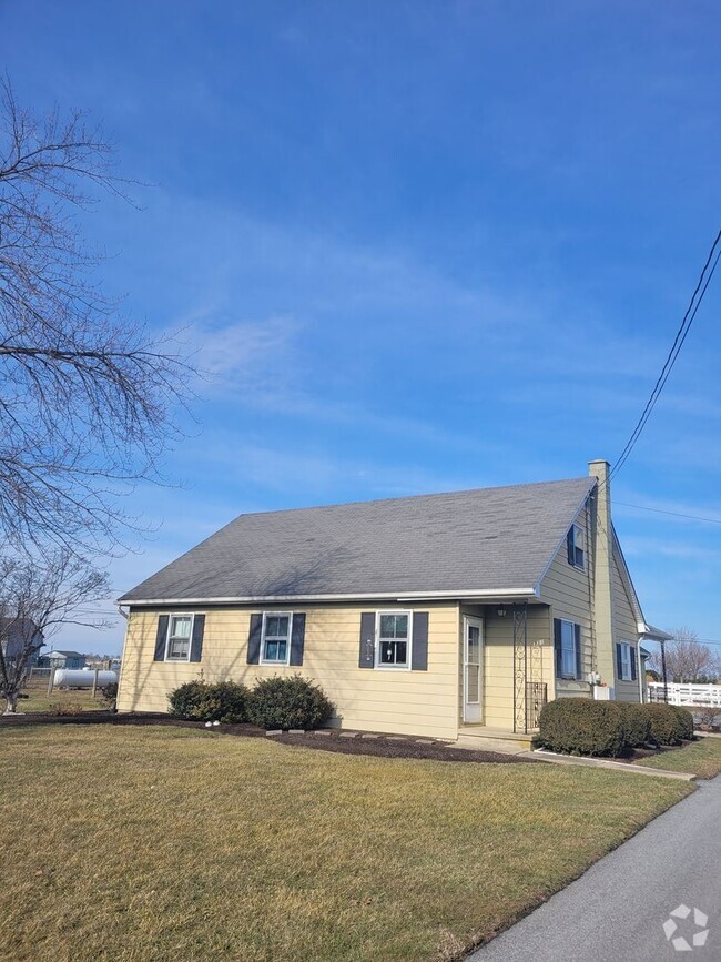 Building Photo - 4 Bedroom home in a rural setting