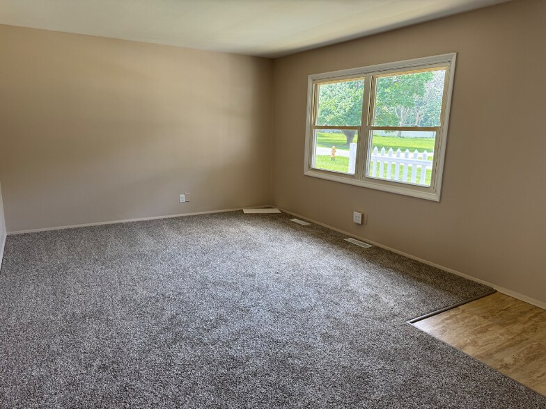 Building Photo - 3372 Lynwood Dr NW