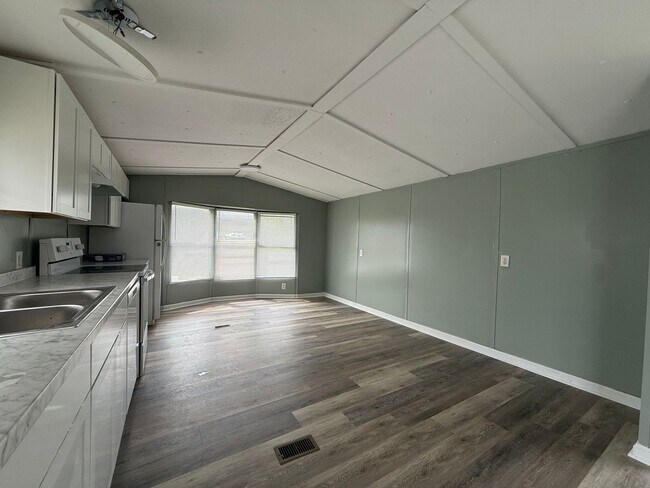 Building Photo - 2 Bedroom 1 Bathroom Home located in Greeneville, TN