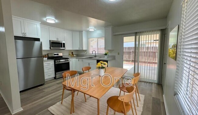 Building Photo - 14605 Perham Dr