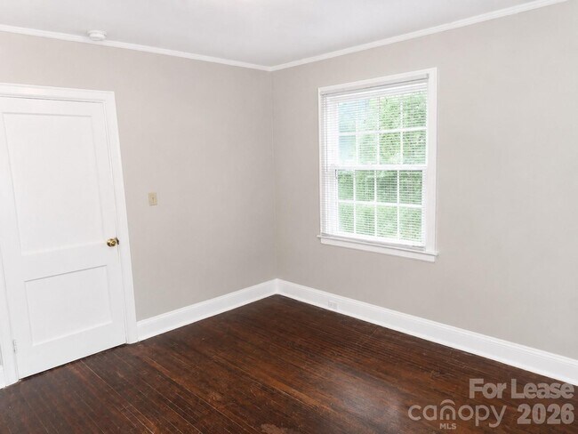 Building Photo - 2733 Parkway Ave