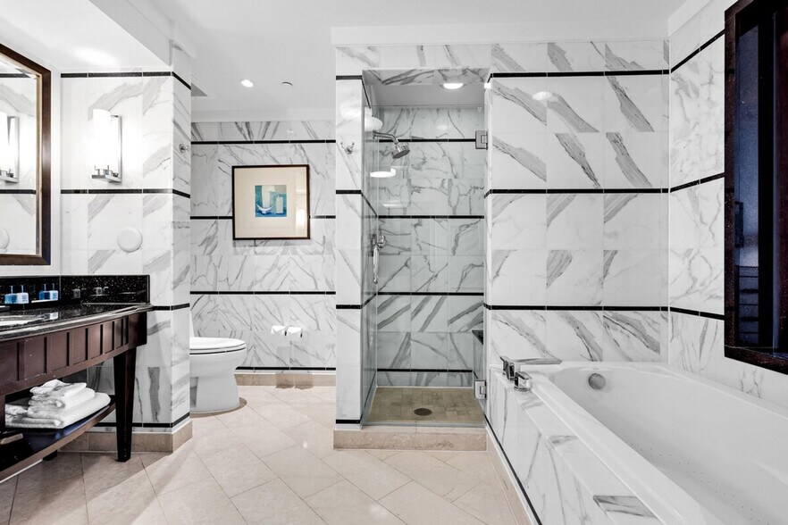 Building Photo - 4441 Collins Ave