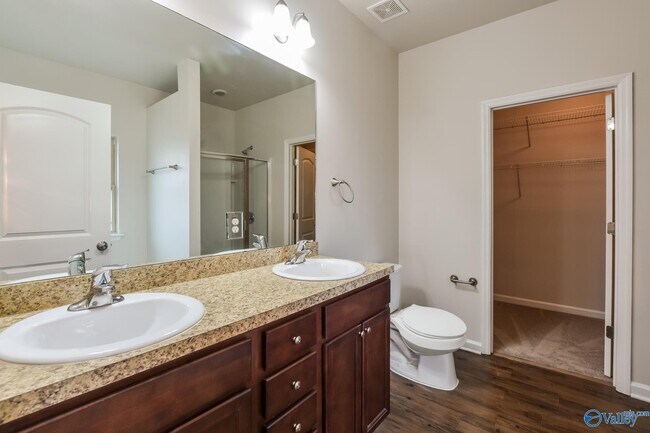 Building Photo - 124 Clydesdale Ln