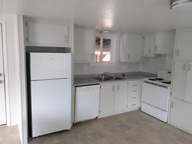 Building Photo - 2bedroom 2bath Mobile Home