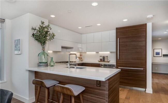 Building Photo - Insignia Condominiums ~ Belltown