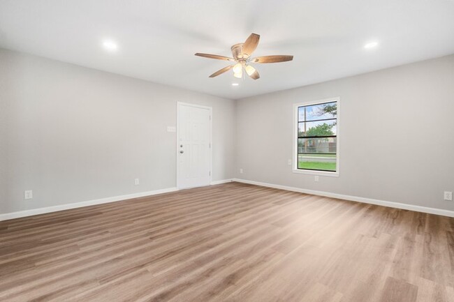 Building Photo - 407 Lovera Blvd