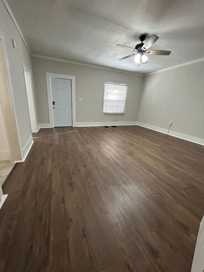 Building Photo - 800-806 N 8th / 718 Union