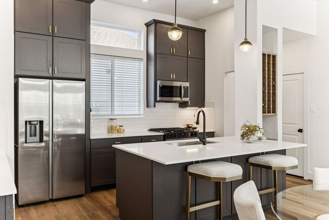 Building Photo - 2125 Hoskins Dr