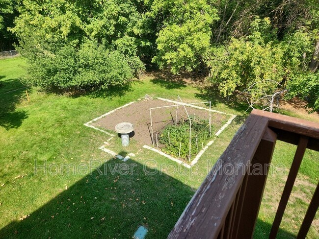 Building Photo - 336 S 5th St E