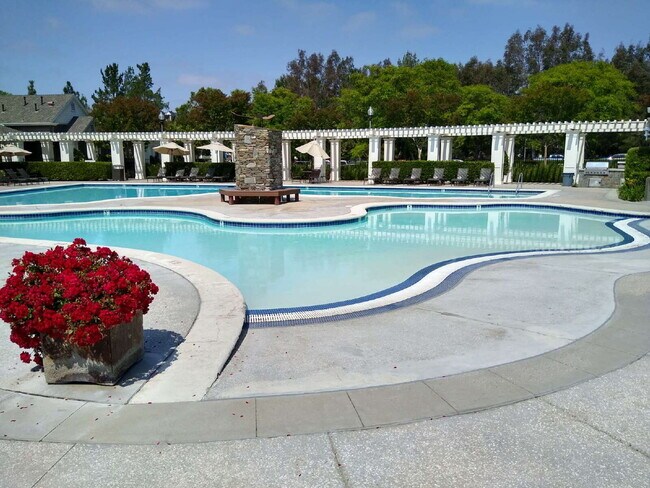 Building Photo - ENJOY RESORT-STYLE LIVING IN THE HEART OF VALENCIA