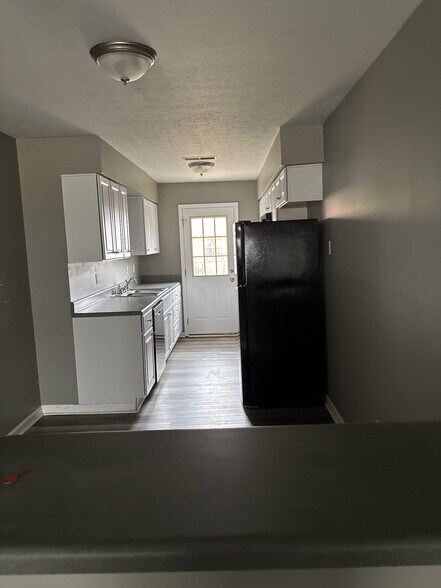 Building Photo - 1155 Edgewood Dr