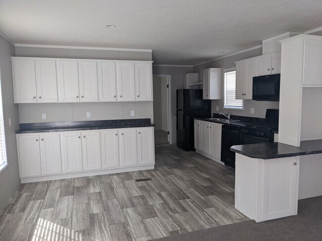 Building Photo - 300 Forrest Ave