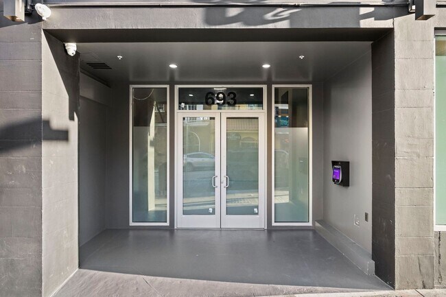 Building Photo - 693 Sutter St