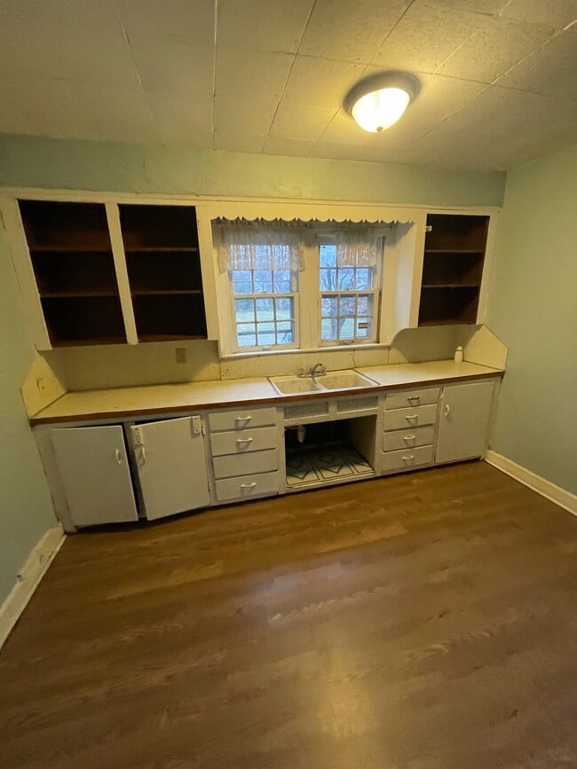 Building Photo - 559 E Avondale Ave