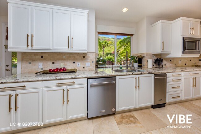 Building Photo - Gated Community-Lynn Oaks Estates Pool Hom...