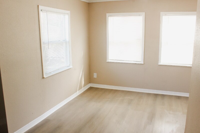 Building Photo - 720 East Harbor Dr S