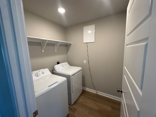 Building Photo - AVAILABLE NOW; APPLY AT OUR WEBSITE TODAY!!