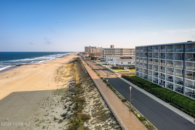 Building Photo - 119 Avery Ave