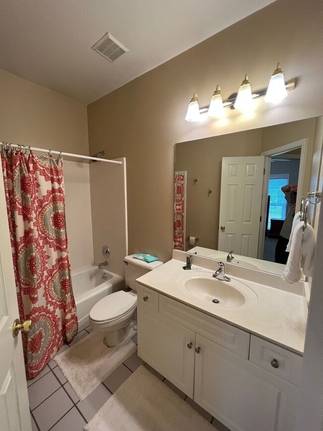 Building Photo - 32 Oak Park Point