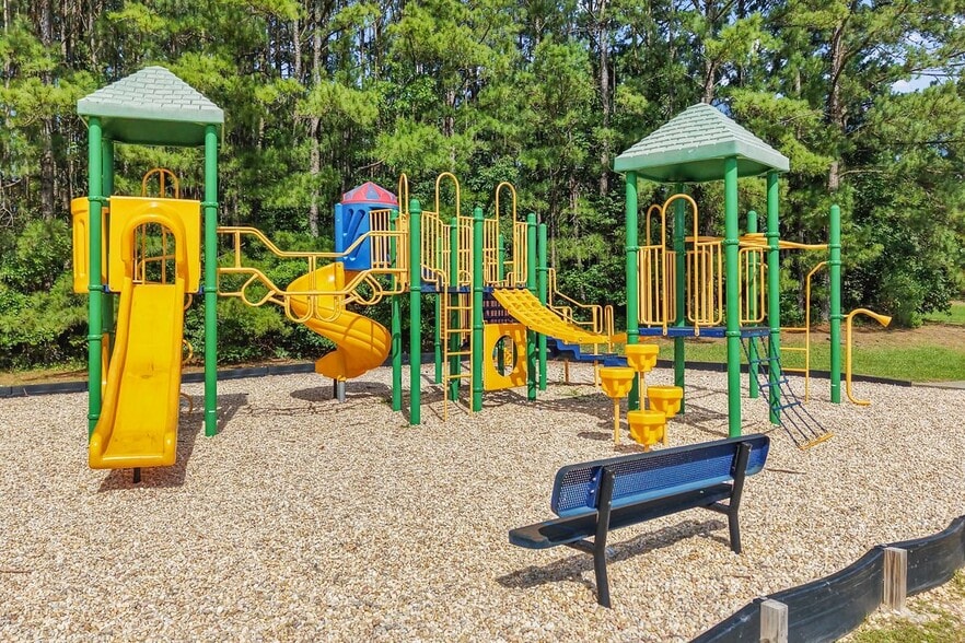Building Photo - 1220 Village Trail