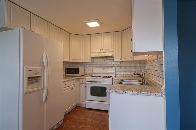 Building Photo - 84 Cortland Dr W