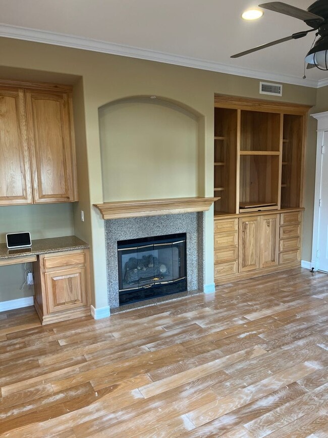 Building Photo - Custom home 1 block to ocean