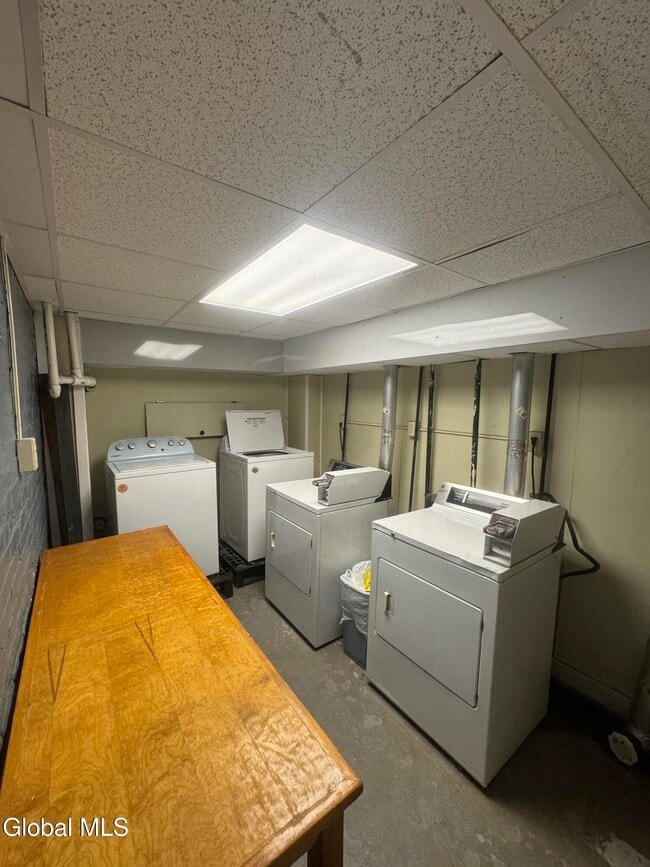 Building Photo - 133 S Lake Ave