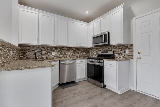 Building Photo - 2253 Sunrise Cir
