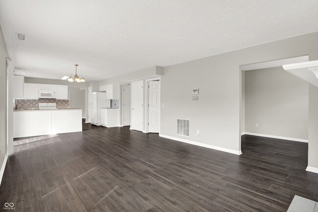 Building Photo - 5761 Cantigny Way S