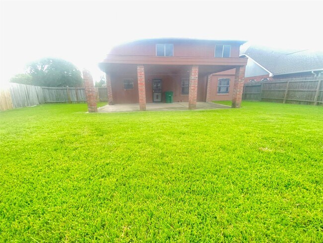 Building Photo - 6527 River Bluff Dr