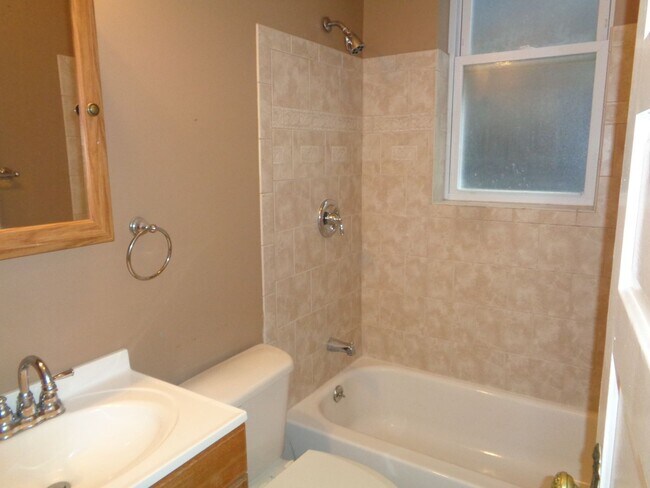 Building Photo - 3403 Bank St