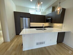Building Photo - Show Stopper!
