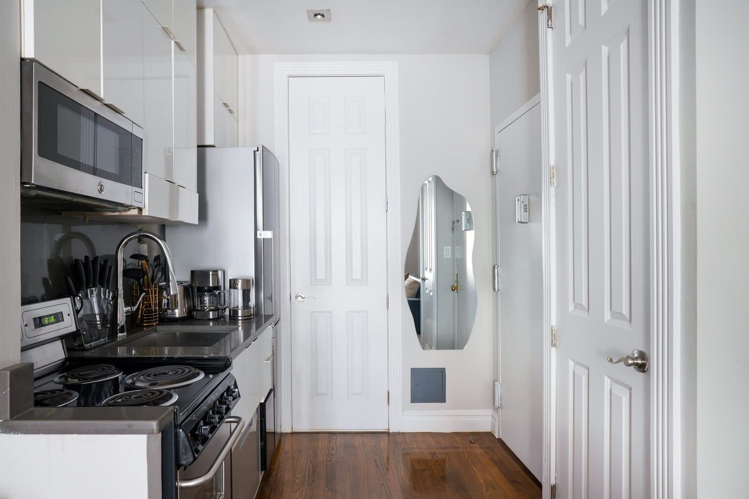 Building Photo - 246 Mott St