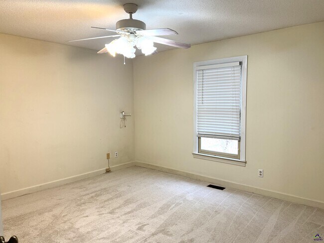 Building Photo - 115 Wedgewood Ct