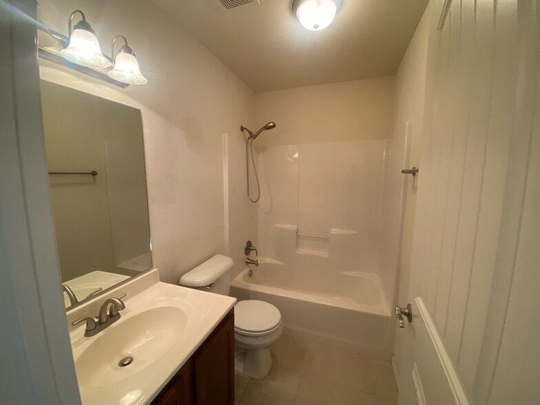 Building Photo - 3609 Scarlet Ln