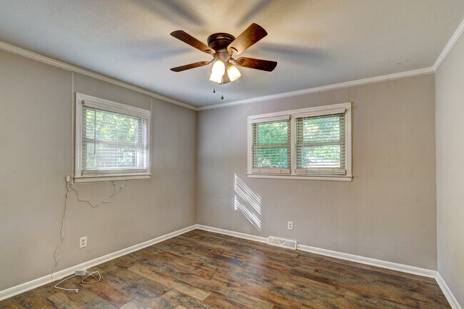 Building Photo - 1409 Delview Rd