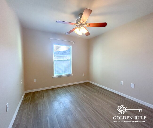 Building Photo - 2738 SE 21st Rd