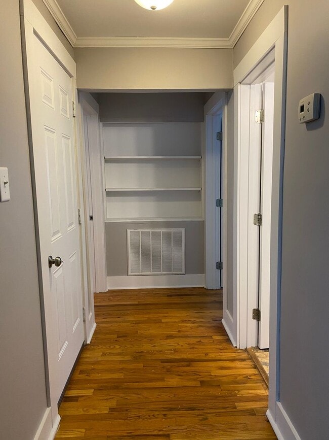 Building Photo - Great location 2 bedroom 1 bath home near APSU and Downtown!