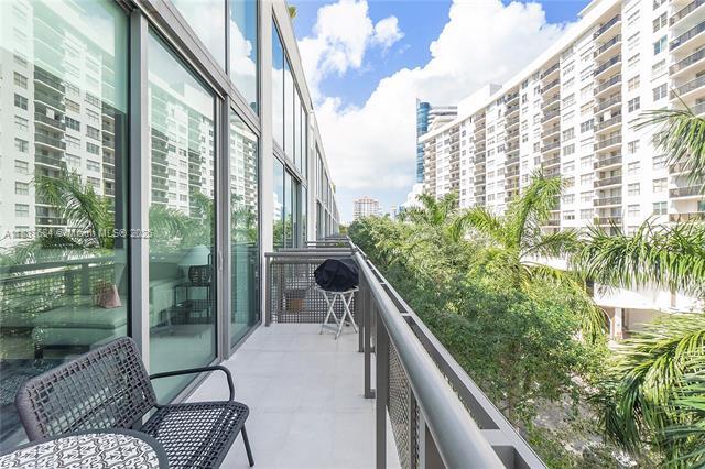 Building Photo - 6000 Collins Ave
