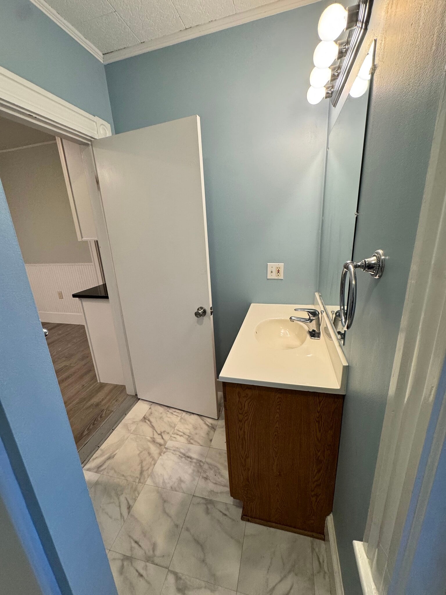 Building Photo - 10 Crescent Hl