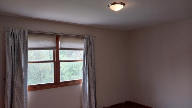 Building Photo - 5420 Hillside Dr W