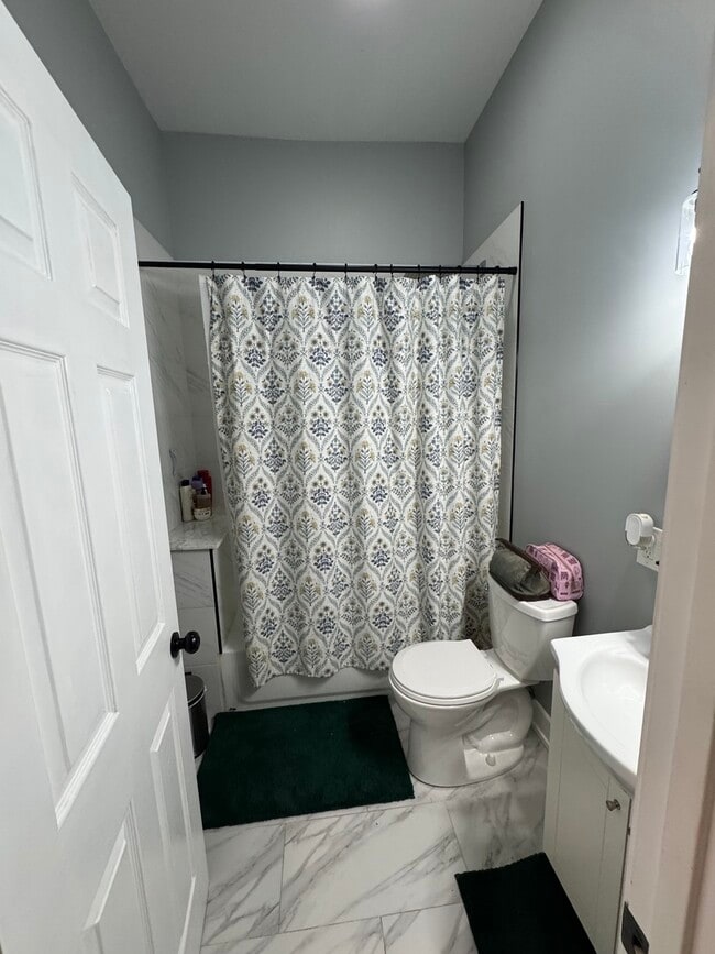 Building Photo - 2613 W Cortland St