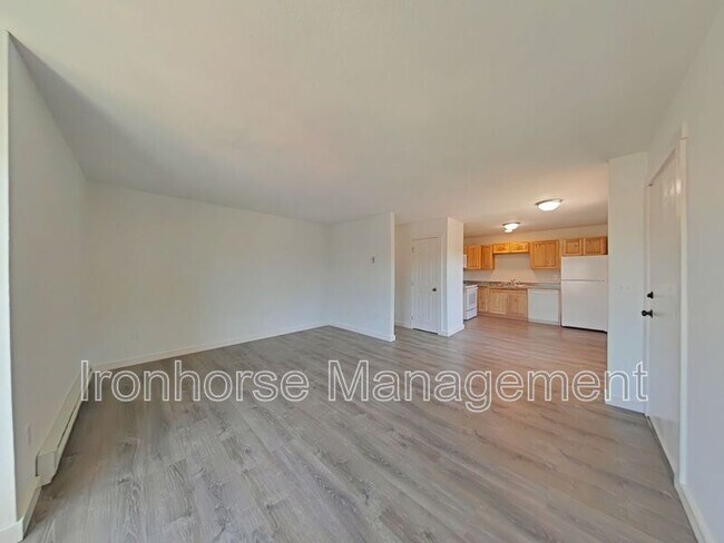 Building Photo - 119 S 15th Ave