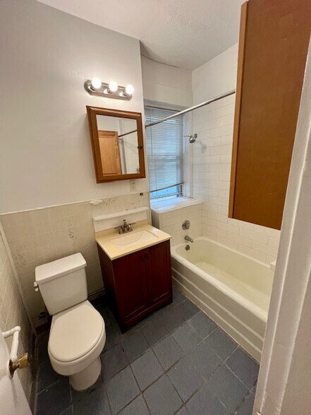 Building Photo - 1111 Boylston St