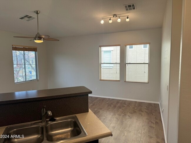 Building Photo - 446 N Alder Ct